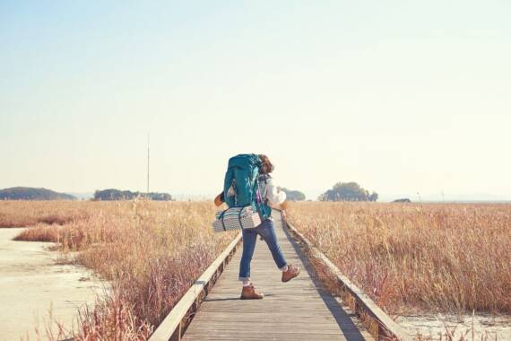 jovem campo mochileiros seguro viagem vantagens assistente de viagem jovem campo mochileiros seguro viagem vantagens assistente de viagem