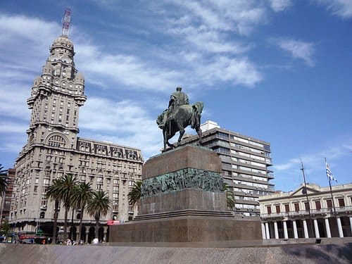 Plaza_Independencia-o que fazer em Montevidéu