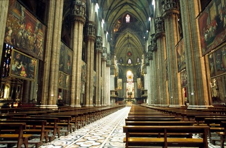 Vista da Nave da Catedral de Milão – fonte: Wikipédia