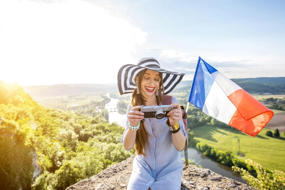 Mulher Bandeira Viagem Para Franca Dicas Passeio