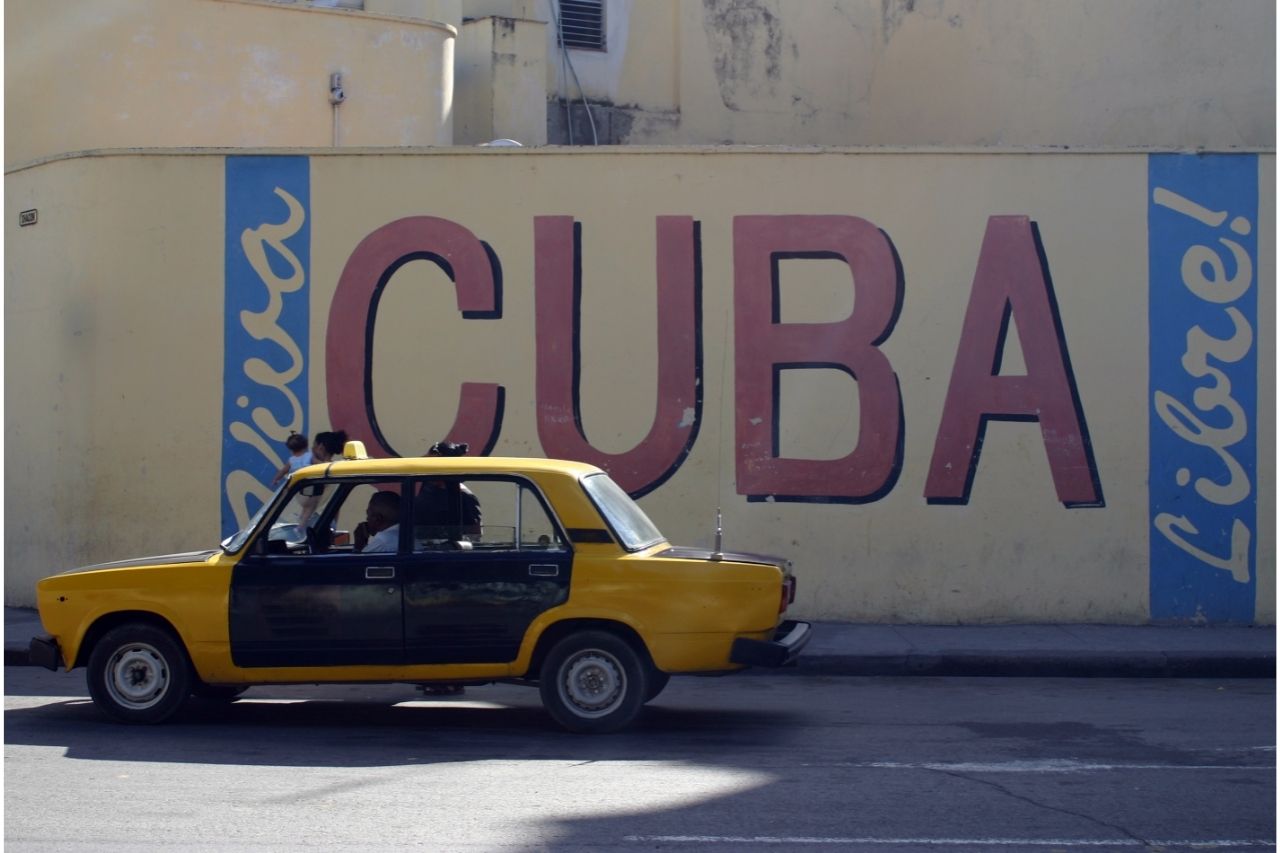 Cuba está entre os países que vacinam turistas