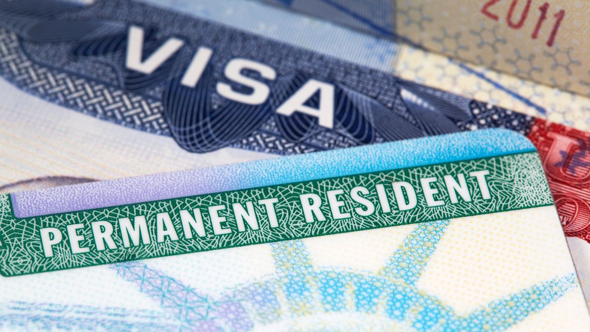 A diferença entre green card e a cidadania nos Estados Unidos – Capa Svg+xml,%3Csvg%20xmlns%3D'http%3A%2F%2Fwww.w3