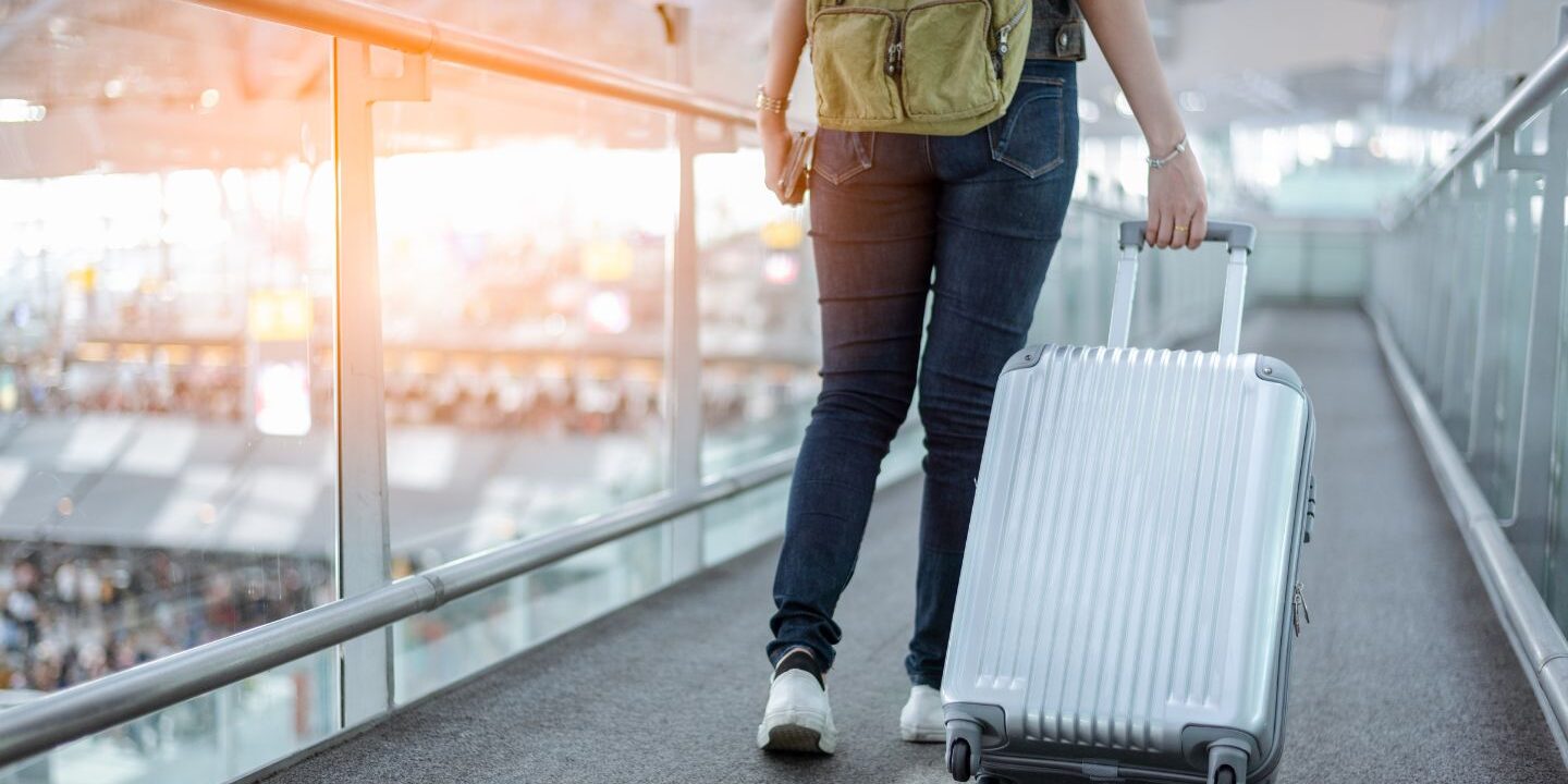 Qual a diferença entre escala, conexão e stopover imagem ilustrativa Qual a diferença entre escala, conexão e stopover