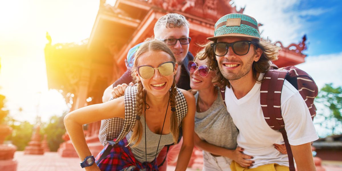 capa destinos emergentes Svg+xml,%3Csvg%20xmlns%3D'http%3A%2F%2Fwww.w3